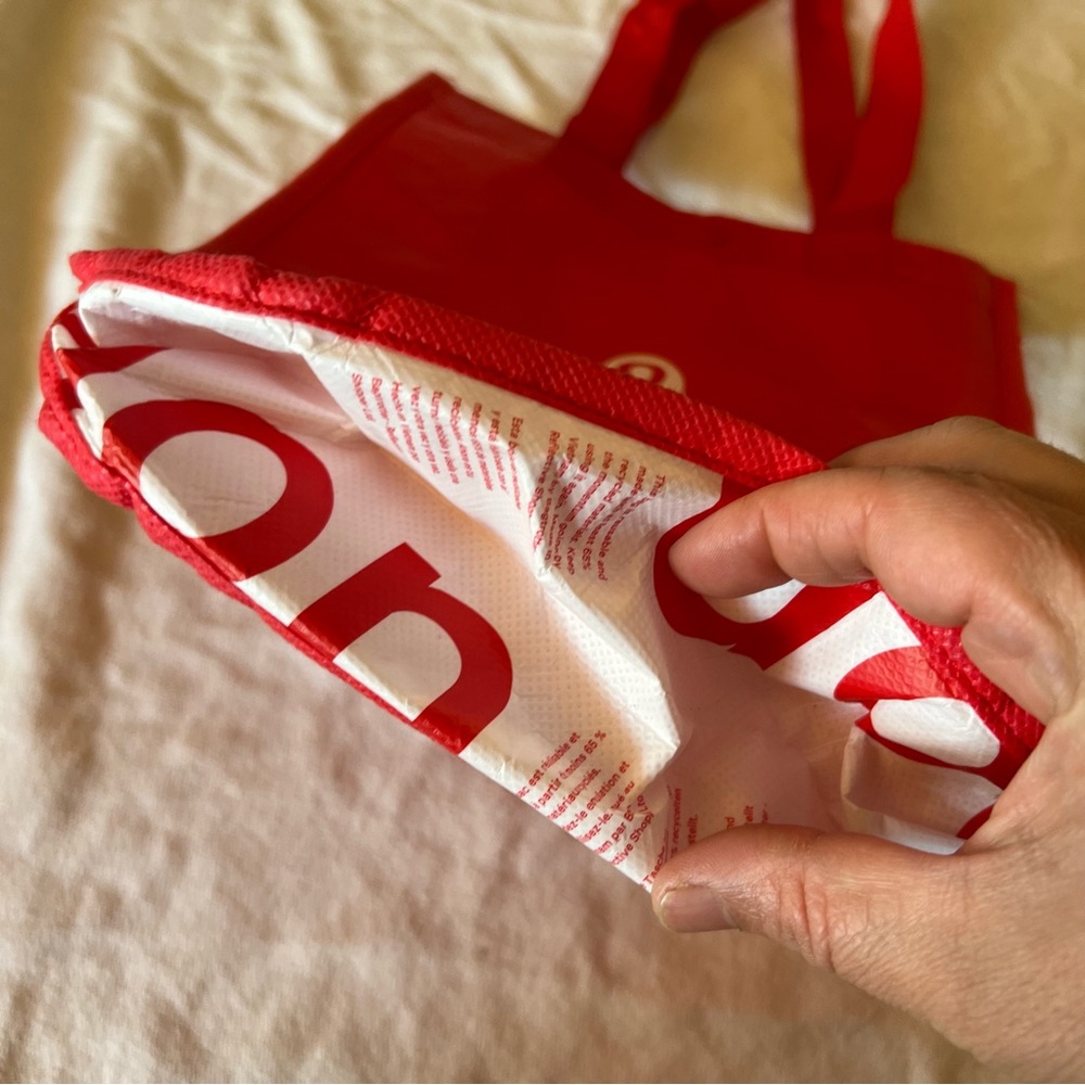 Lululemon red and white bag - Picture 9 of 9